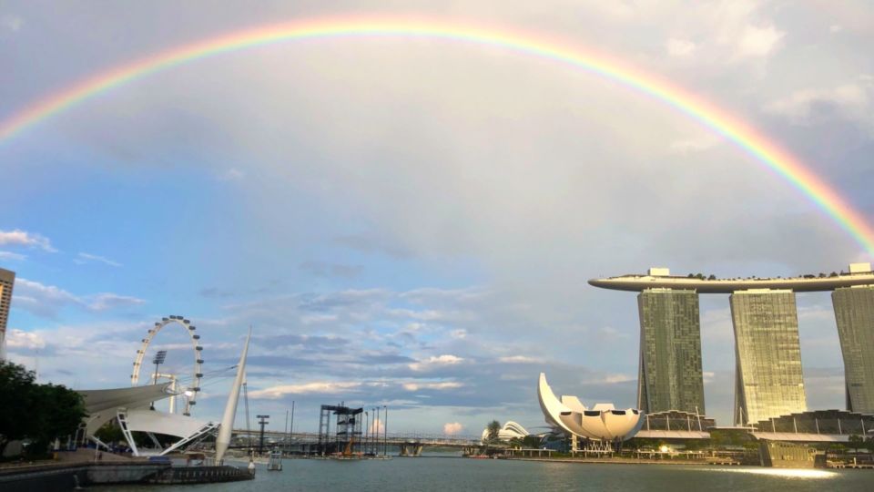 A rainbow spotted at Marina Bay yesterday. Photo: PrineSwine/Reddit
