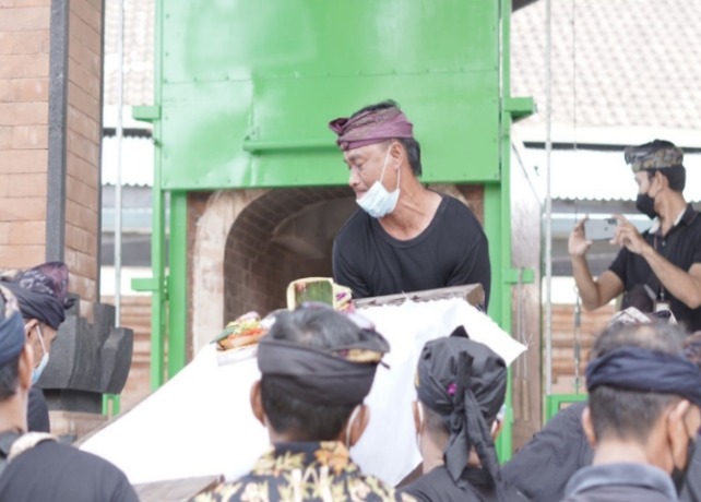 Fourteen unclaimed bodies in Ngoerah Hospital’s morgue were cremated on Sept. 21, 2022. Photo: Obtained.