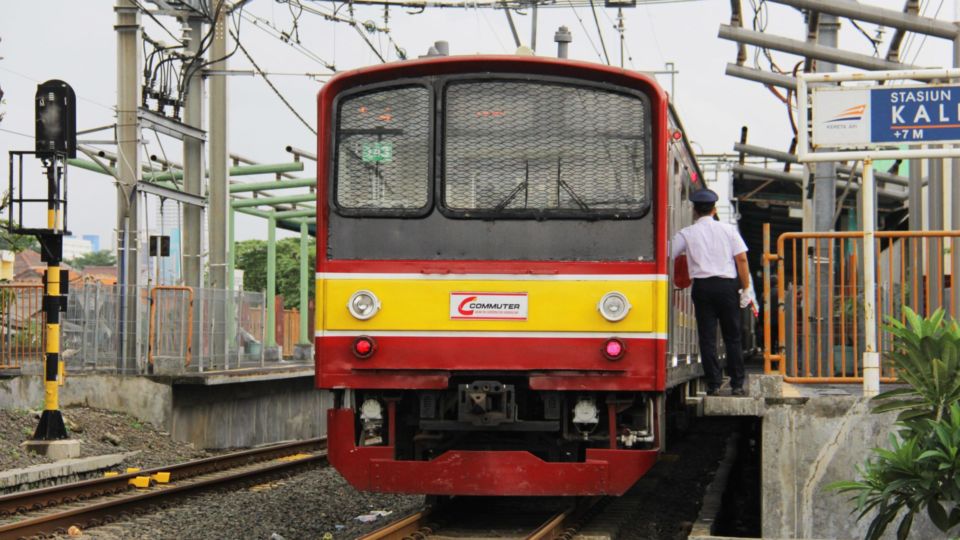 Commuter line in Jakarta. Photo: Unsplash/Fasyah Halim.