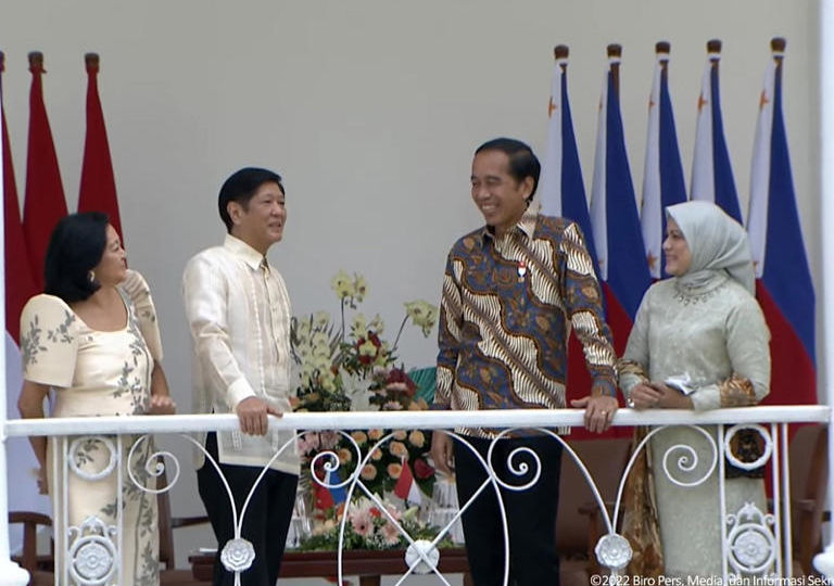 From left: Philippines’ First Liza Araneta Marcos, Phillipines’ President Ferdinand “Bongbong” Marcos Jr, Indonesian President Joko Widodo, Indonesian First Lady Iriana. Photo: State Secretariat Press Bureau