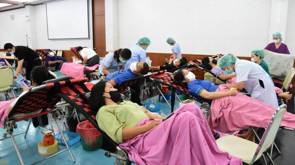 People donate blood Friday morning at the Nong Bua Lamphu Hospital to aid those injured in a mass shooting there a day earlier. Photo: Nong Bua Lamphu Hospital
