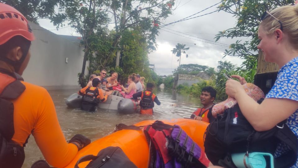 The Search and Rescue Agency evacuated several tourists from their villas in Seminyak on Oct. 8, 2022, due to floods. Photo: Obtained.