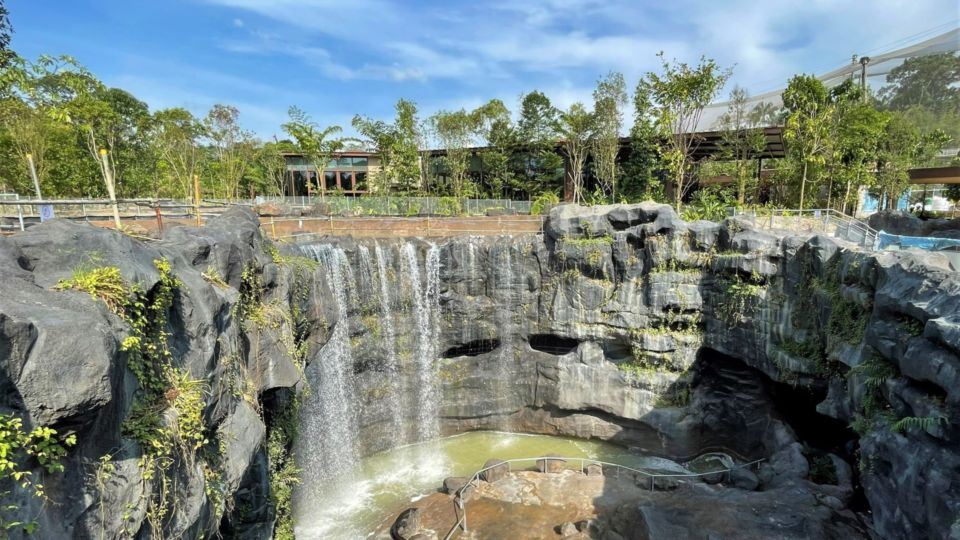 Cascading waterfall at the new Bird Paradise. Credit: Mandai Wildlife Group