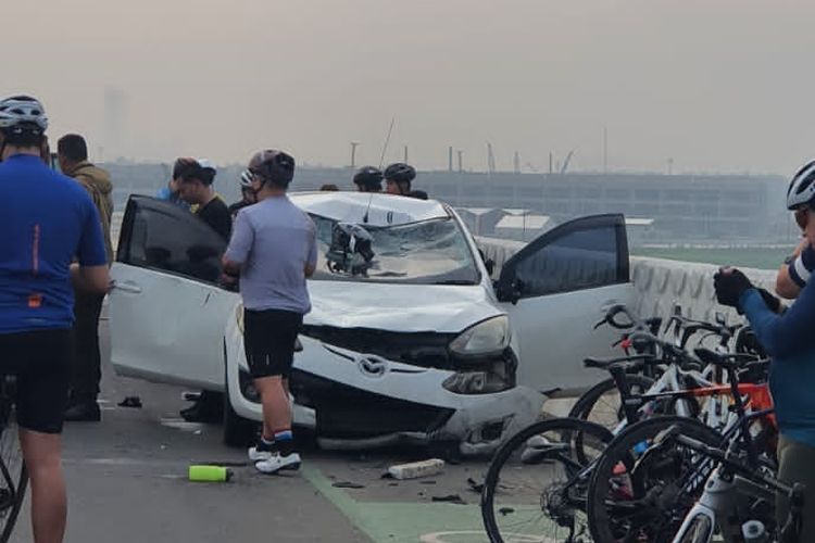 Six cyclists were injured following a collision with a car in PIK on Sunday, Oct. 16, 2022. Photo: Twitter