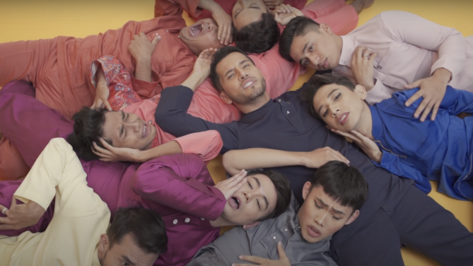 Screengrab from Aliff Syukri’s (middle) music video ‘Kelepok Raya’
