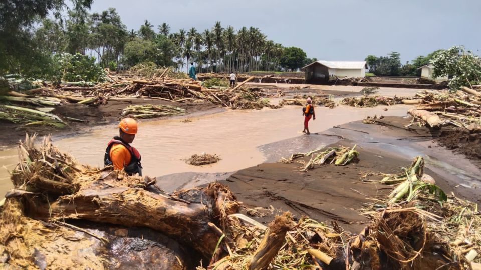 Flash floods destroyed a bridge in Mendoyo on Oct. 16, 2022. Photo: Obtained.