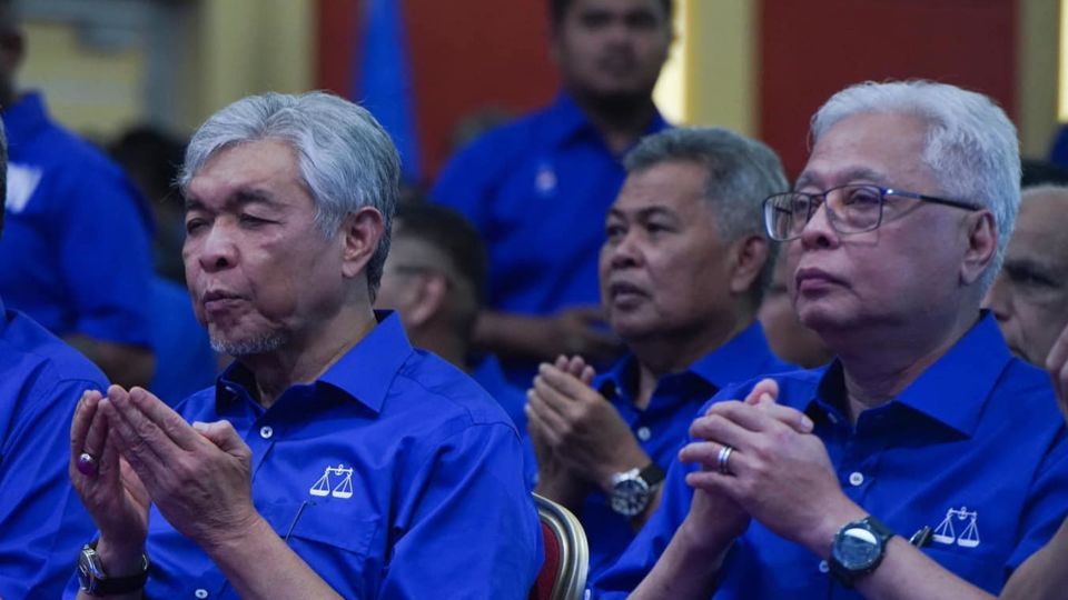 Photo: Umno President Ahmad Zahid Hamidi (left) and Prime Minister Ismail Sabri Yaakob (right)/Facebook
