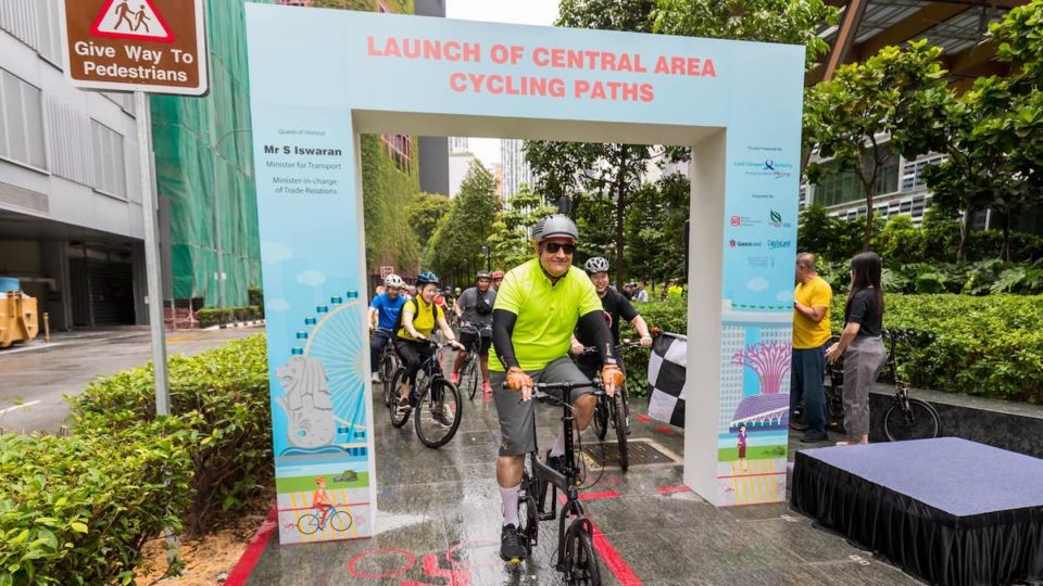 Transport Minister S Iswaran at launch of new cycling paths in the CBD. Photo: Facebook/Land Transport Authority