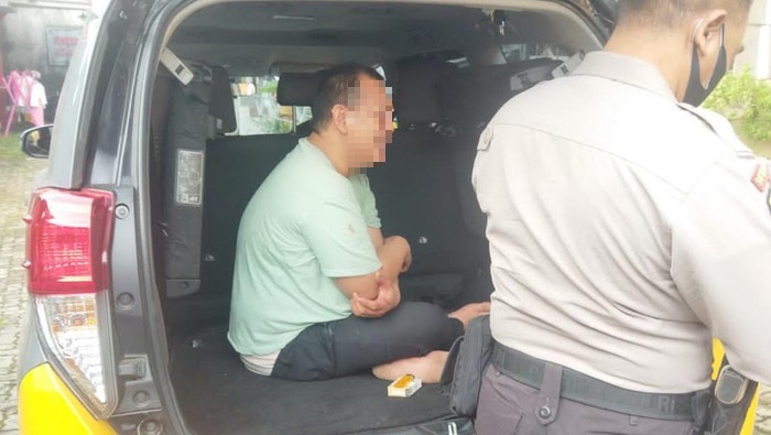 The suspect being taken away in the back of a police van. Photo: Handout