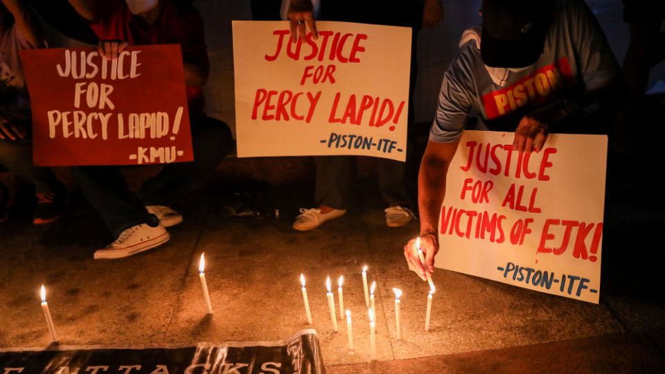 Members of various media organizations and human rights activists light candles and carry signs condemning the murder of broadcast journalist Percival Mabasa, more popularly known as Percy Lapid, during an indignation rally in Quezon City, Metro Manila, Philippines. October 4, 2022. Percival, who was a staunch critic of the Duterte and Marcos administration, was killed on Monday by two  assailants riding on a motorcycle, according to reports. Photo: Basilio Sepe/BenarNews