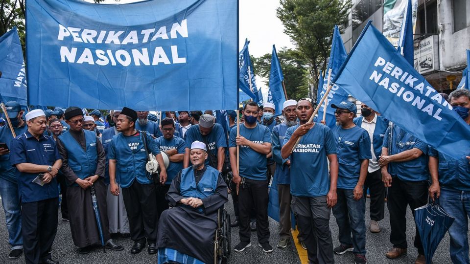 Perikatan Nasional voters wait outside the Batu Nomination Center in Sentul, Kuala Lumpur, Nov. 5, 2022. Photo: S. Mahfuz/BenarNews