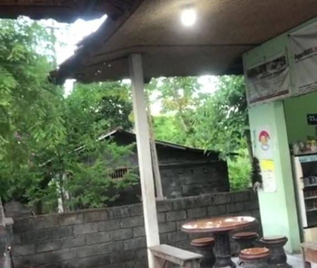 A house in Karangasem was damaged due to a 4.8-magnitude earthquake that struck the area on Dec. 13, 2022. Photo: Screenshot.
