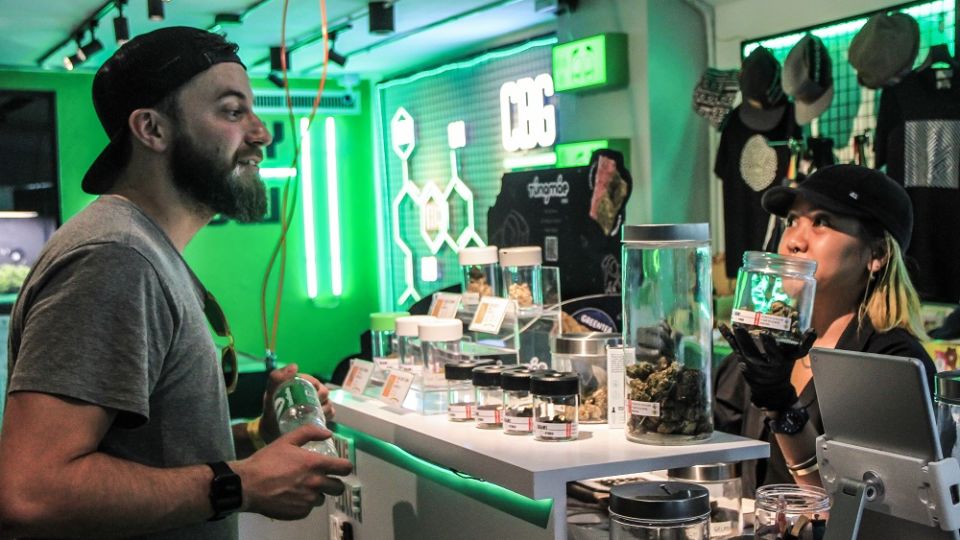 A customer talks to a budtender inside a CBG dispensary. Photo: Chayanit Itthipongmaetee / Coconuts Bangkok

