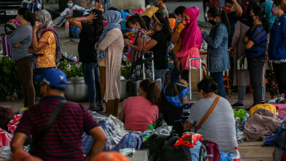 Stranded passengers including overseas Filipino workers take shelter under an elevated highway outside the Ninoy Aquino International Airport, in Pasay City, Metro Manila, June 11, 2020. Photo: Basilio Sepe/BenarNews