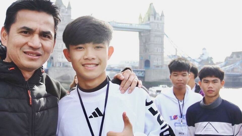 Duangphet “Dom” Phromthep poses for a photo in London with Kiattisuk “Zico” Senamuang in London. Photo: dom.003 / Instagram