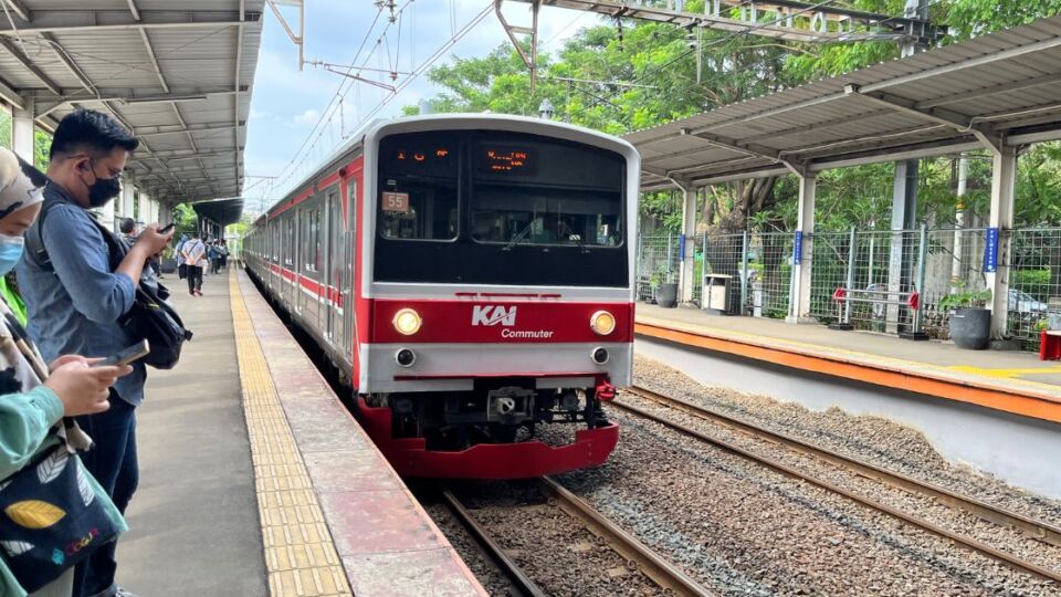 File photo of a KRL Commuterline train. Photo: Coconuts Media