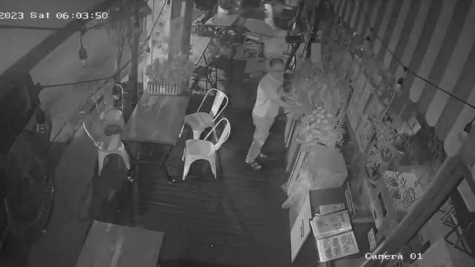 Surveillance footage of the thief stealing flowers from Kko Kko Nara at Tanjong Pagar. Photo: Kko Kko Nara/Instagram
