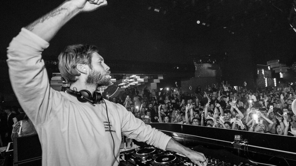 Calvin Harris performing at Zou Group in Las Vegas on Nov. 8, 2021. The Scottish DJ is set to perform at Savaya Bali on March 31, 2023. Photo: IG @calvinharris taken by @conormcdphoto