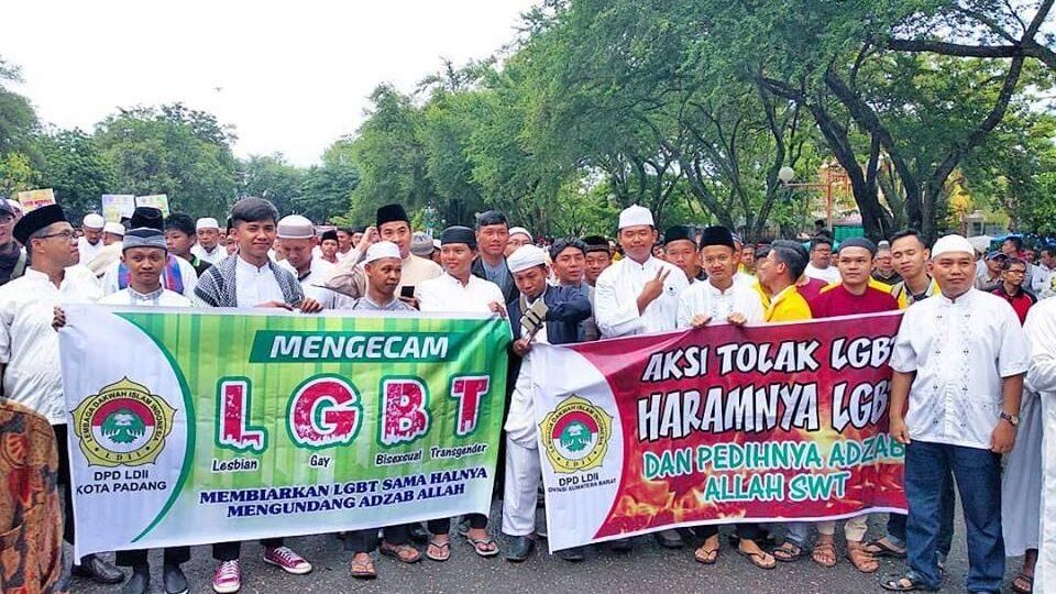 Anti-LGBT protesters in the West Sumatran capital of Padang on Sunday, November 18, 2018. Photo: Padang DPRD / Facebook
