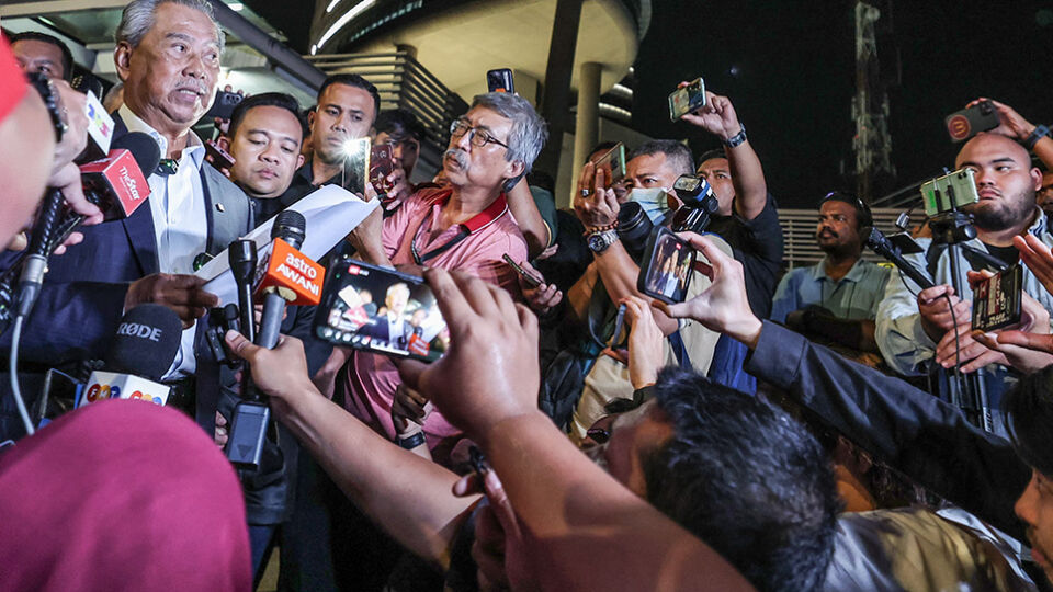 Former Prime Minister Muhyiddin Yassin speaks to reporters after being released on bail by the Malaysian Anti-Corruption Commission where he was summoned for questioning, Kuala Lumpur, March 9, 2023. Photo: S. Mahfuz/BenarNews
