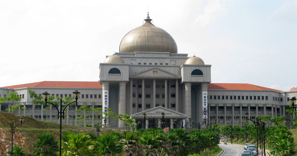 The Kuala Lumpur Courts Complex in Kuala Lumpur, Malaysia. Photo: Geoff/CC-BY-SA-2.0.
