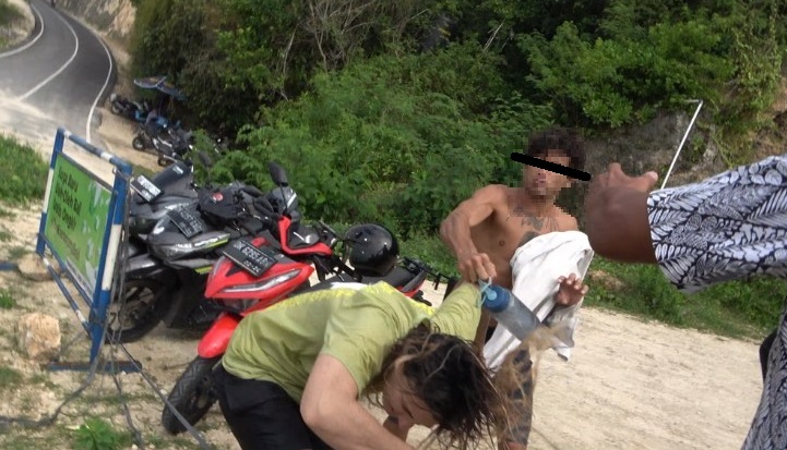 A clip of a surfer dude punching another surfer, a woman, over wave dispute at Pandawa Beach went viral on April 5, 2023. Photo: IG @salad_tray.