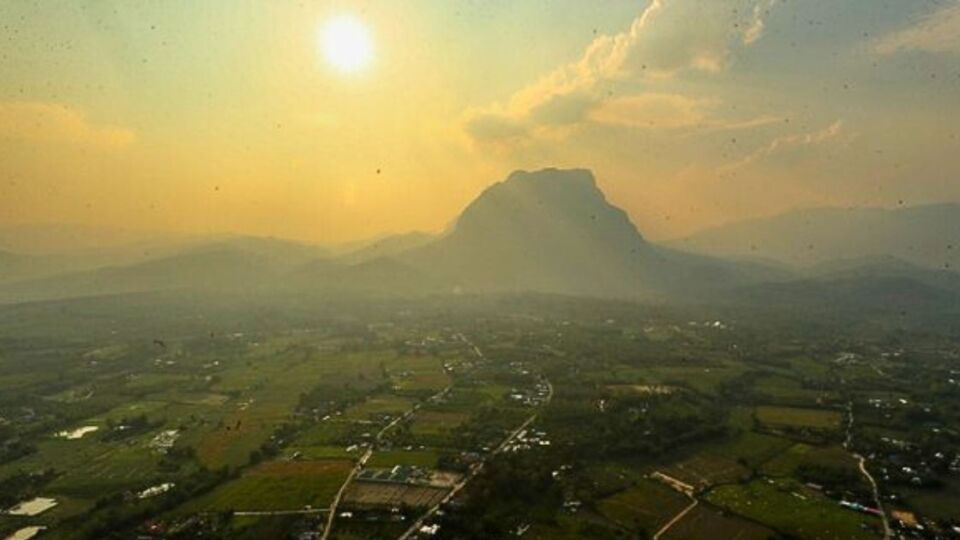 Air pollution creates haze in northern Thailand’s Chiang Dao district, near Chiang Mai, on March 21, 2023. Photo:
Nava Sangthong for BenarNews