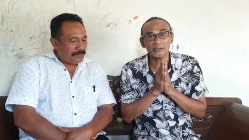 Jro Mangku Budi Utama (right), a Balinese priest, explained his side of the story of the viral Ubud road rage that took place on April 23, 2023. Photo: Bali Police.