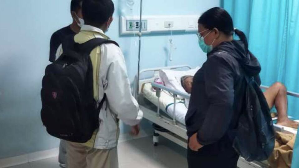 A meningitis patient being treated at Sanjiwani General Hospital in Gianyar. Photo: Handout