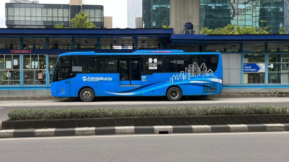 A TransJakarta bus in South Jakarta. Photo: Coconuts Media