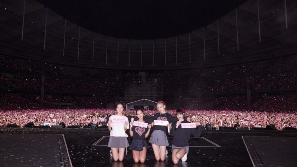 Blackpink members pose with their fans after performing for the second time in Malaysia at the Bukit Jalil National Stadium on March 4. Photo: Blackpink Facebook
