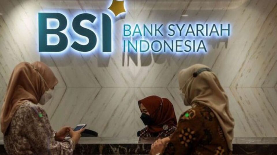 Bank Syariah Indonesia (BSI) employees. Photo: BSI