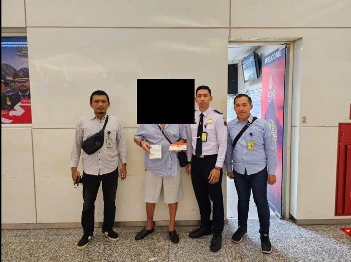 MB, 72, from Australia, was deported by the Ngurah Rai Immigration Office on May 18, 2023, for overstaying his visa. Photo: Obtained.