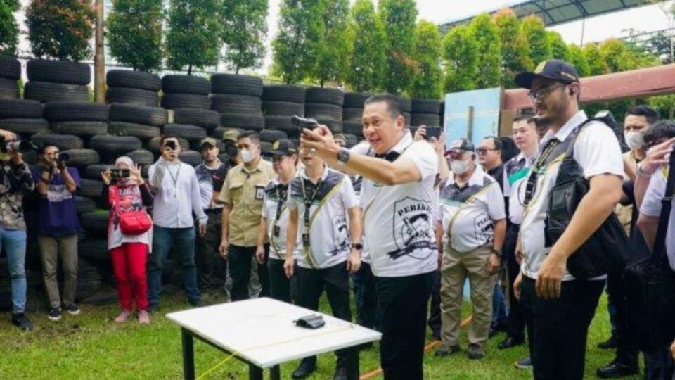 Bambang Soesatyo at the Perbakin shooting range in Senayan. Photo: MPR