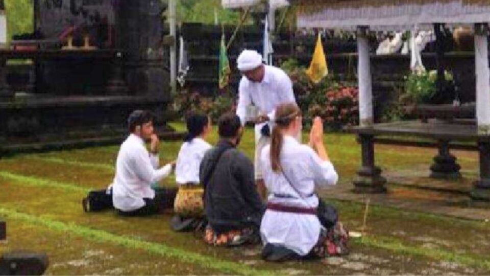 Three Russian citizens performing an apology ceremony at Pengubengan Temple on May 3, 2023.