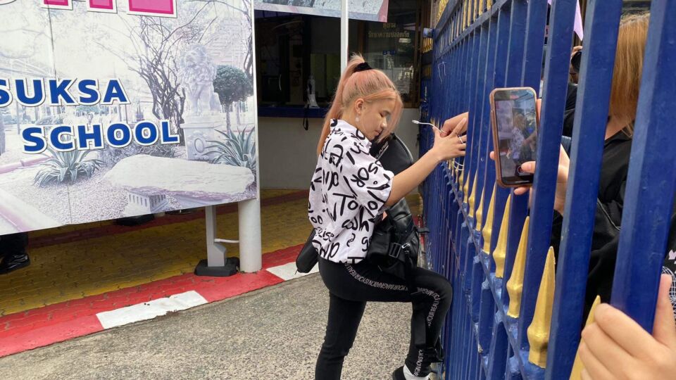 1:04
Yok protests her expulsion Friday outside the Triam Udom Suksa Pattanakarn School. Photo: Egg Cat Cheese / Facebook