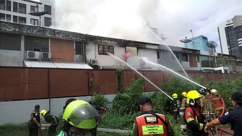 Firefighters douse flames at a multifamily residence in Soi Thonglor 25. Photo: Fire Rescue