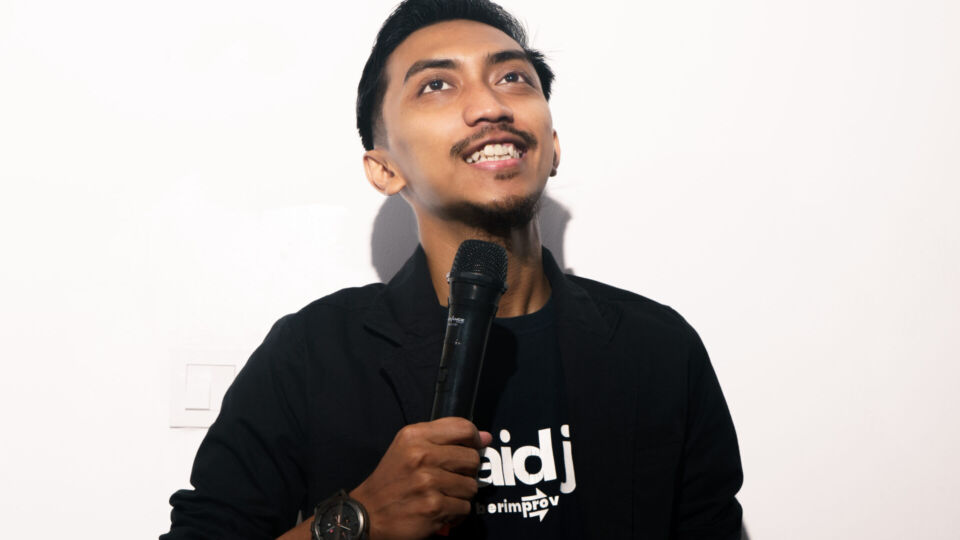 Bali-based comedian Fajar Ardiansyah debuts his solo show ‘FAJARHOOD’ on Nov. 25, 2023. Photo: Franz Mars.
