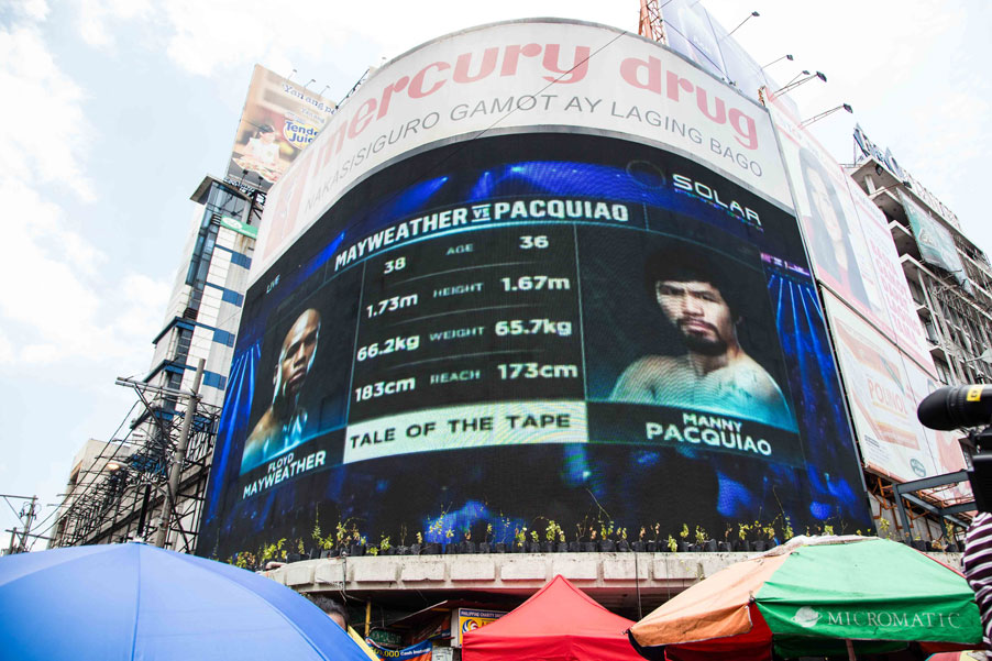 Photos Of Fans Watching The Pacquiao Mayweather Fight Coconuts Manila