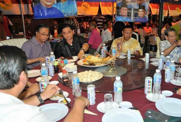 Minister Ismail Sabri was photographed eating turtle eggs at a function (Image via Malay Mail Online)