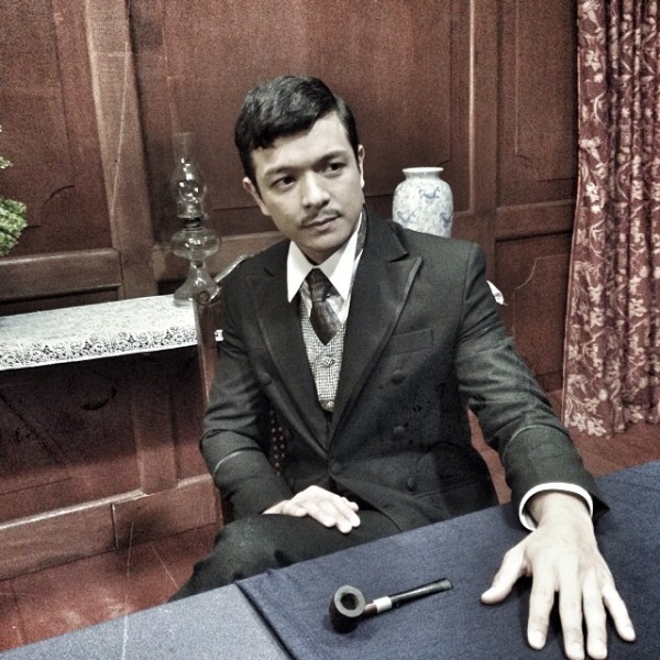 Jericho Rosales as Jose Rizal