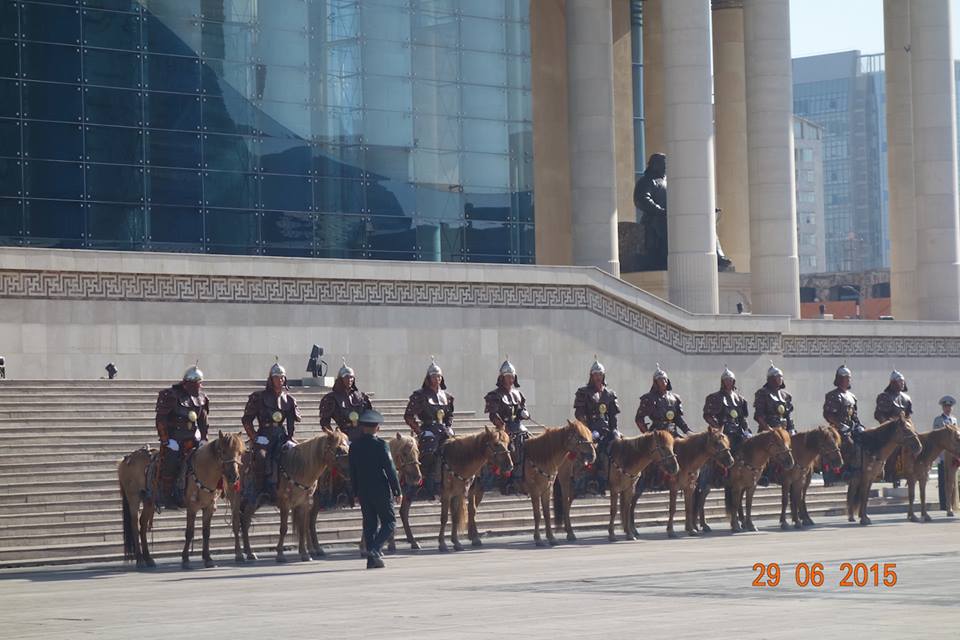 Horses in front of Mongolian government building on June 29, 2015. Facebook / Ye Htut