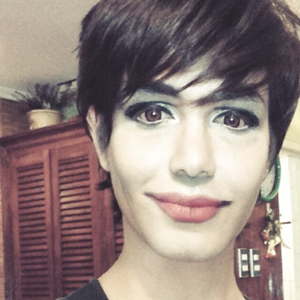 Paolo Ballesteros as Anne Hathaway