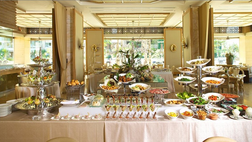 Brunch at Soleil The Mulia