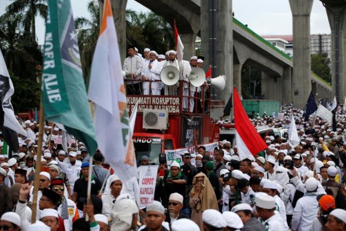 Members of the hardline group Islamic Defenders Front (FPI) march in Jakarta on January 16, 2017. Photo: REUTERS/Darren Whiteside