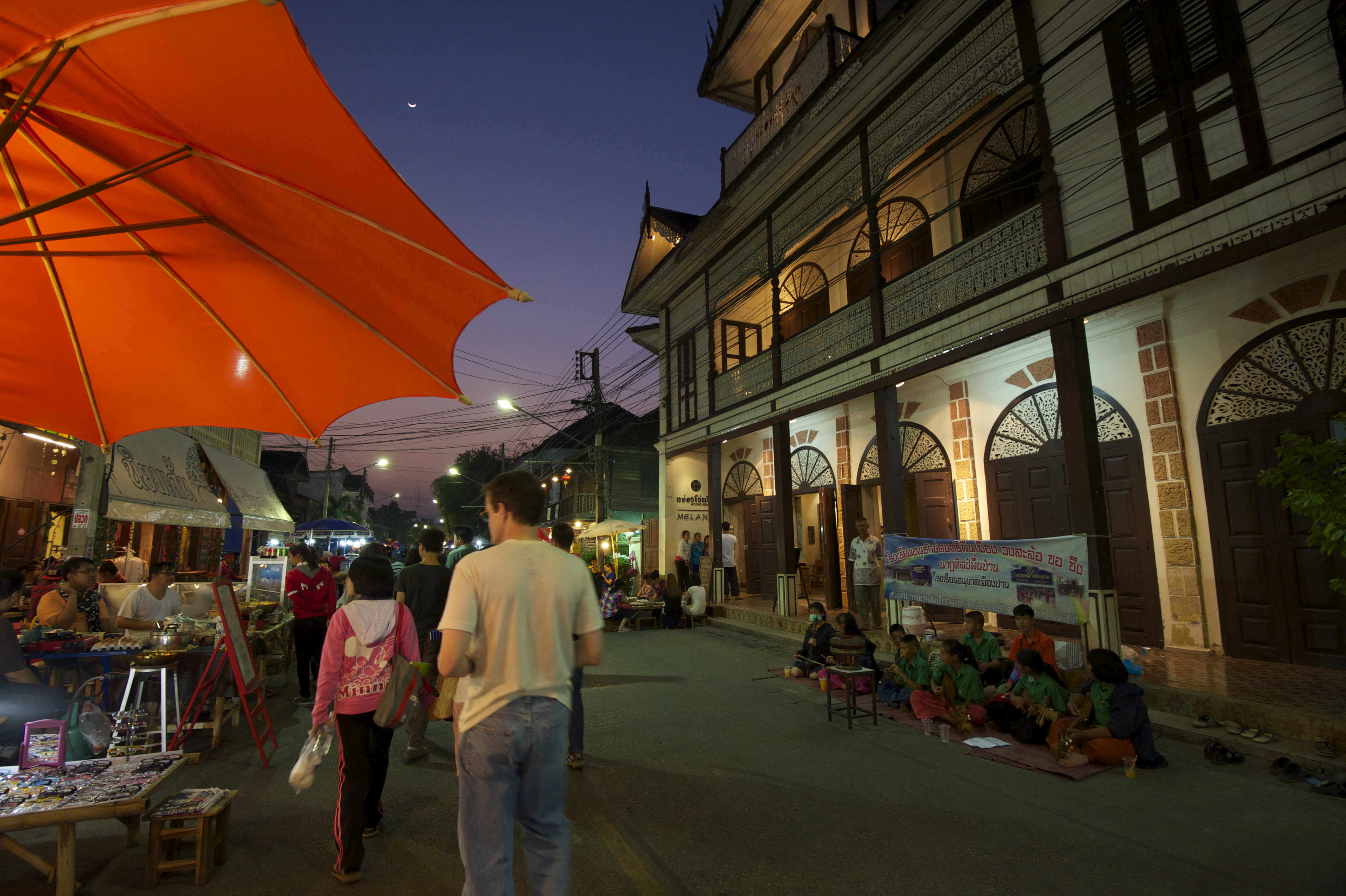 A market in Lampang Province, Thailand. Photo: Wikimedia Commons / Peerapong Prasutr