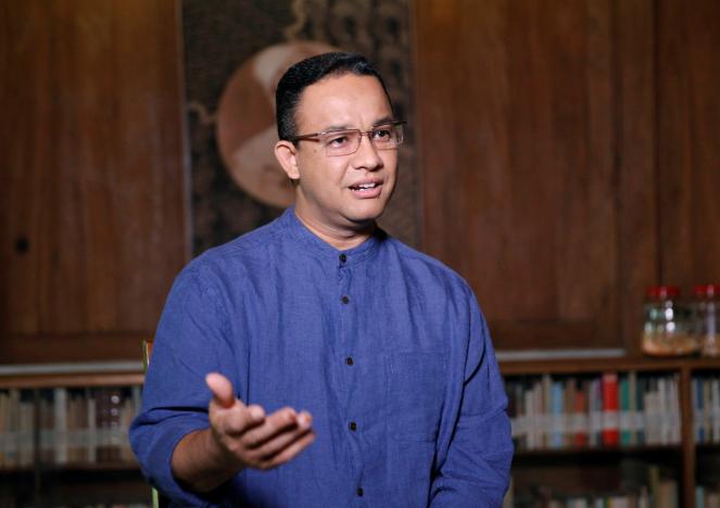 Jakarta governor Anies Baswedan speaks during an interview at his home in Jakarta, Indonesia February 21, 2017.  REUTERS/Fatima El-Kareem