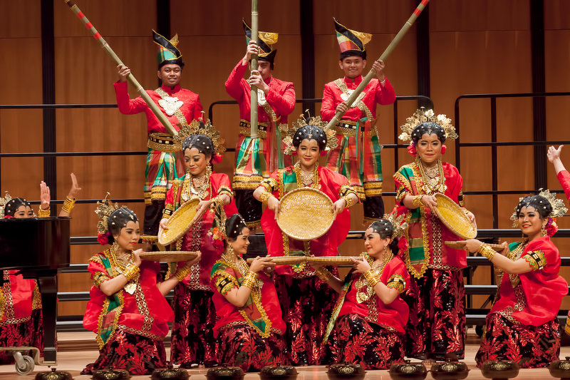 Paduan Suara Mahasiswa Universitas Hasanuddin, a choir group from Indonesia, performing at the inaugural Sing ‘n’ Joy festival in Princeton, New Jersey last weekend. Two other Indonesian choir groups that were scheduled to perform at the festival were unable to get visas to enter the US. Photo: Interkultur