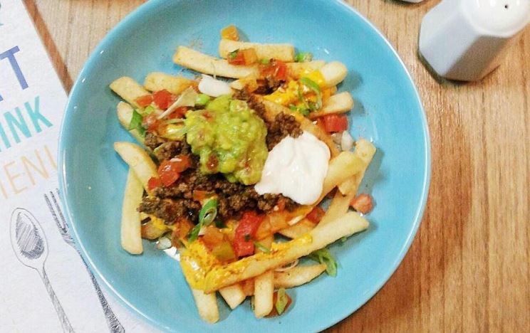 The Tex Mex Fries at Gonzo’s Mexican Grill in Lotte Shopping Avenue are nacho average fries. Photo: Instagram/@ariana_arriana & @gonzosztexmexnbar