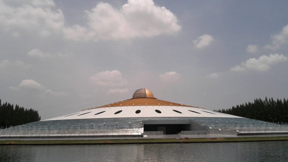 The Dhammakaya Temple in Bangkok, Thailand. Photo: Flickr / Isriya Paireepairit